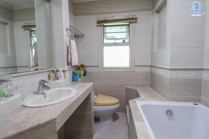 *****ทาวน์เฮ้าส์ 3 ชั้น มือสอง พร้อมอยู่ ม.ศุภารมย์ แจ้งวัฒนะ-ปากเกร็ด หลังมุม เนื้อที่ 31.4 ตร.ว. ฟังก์ชัน 3 ห้องนอน 3 ห้องน้ำ  2 ที่จอดรถพื้นที่ใช้สอย 200 ตร.ม. แถมฟรี เครื่องปรับอากาศ 4 เครื่อง, เครื่องทำน้ำอุ่น 3 เครื่อง และ เครื่องดูดควัน 1 เครื่อง บนทำเลดีที่สุด! เชื่อมต่อถนนหลายเส้น ใกล้เซ็นทรัลแจ้งวัฒนะ ทางด่วน "แจ้งวัฒนะ" และเมืองทองธานี